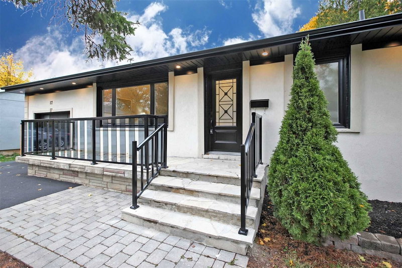 17 Pioneer Dr, Mississauga, L5M1G8 | Image 2