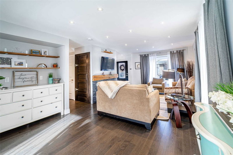 2218 Bluegrass Lane, Burlington, L7L6L5 | Image 3