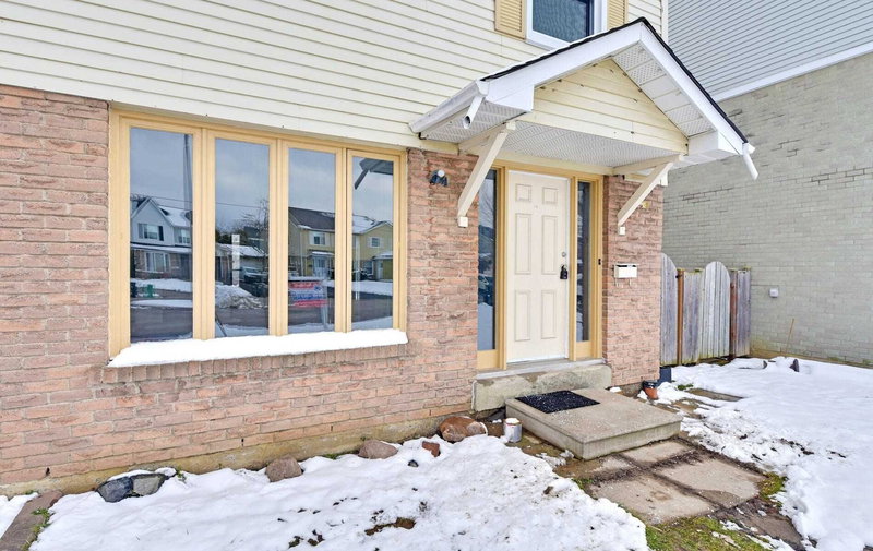48 Traverston Crt, Brampton, L6Z1C9 | Image 3