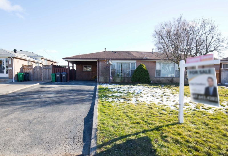 11 Cathcart Cres, Brampton, L6T2A4 | Image 2