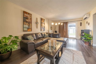 Detached House sold at 4 Gatsby Square, Brampton, Ontario, L6S2H4 - Northgate - MLS: W5061816