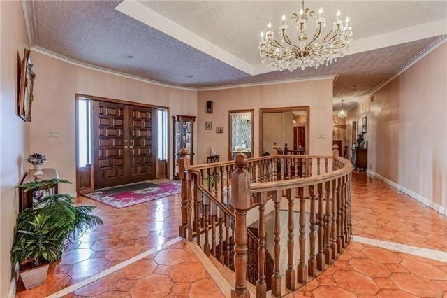 32 Fenton Way, Brampton, L6P0P6 | Image 2