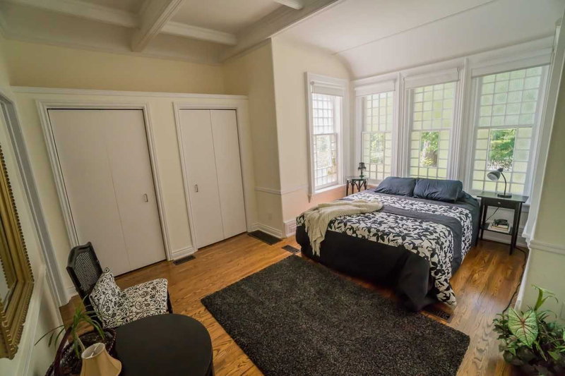 Blroom - 164 Trafalgar Rd, Oakville, L6J 3G6 | Image 2