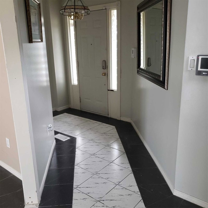 2538 Raglan Crt, Mississauga, L5M5L5 | Image 2