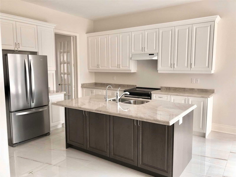 423 Threshing Mill Blvd, Oakville, L6L 0T4 | Image 2