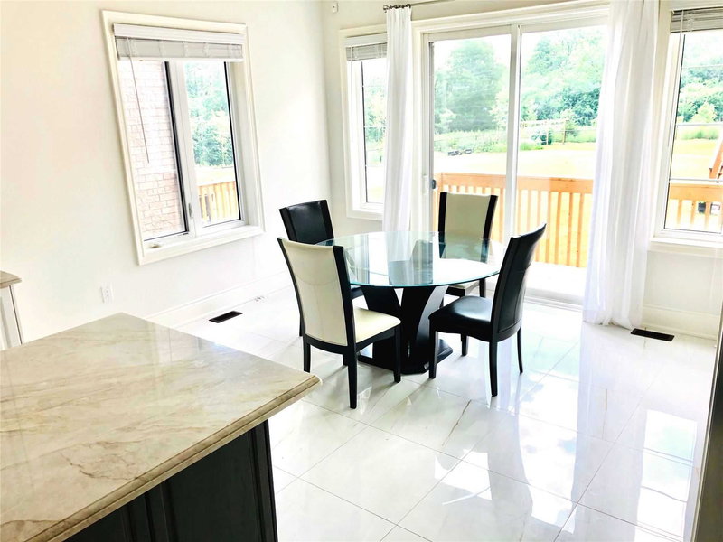 423 Threshing Mill Blvd, Oakville, L6L 0T4 | Image 3