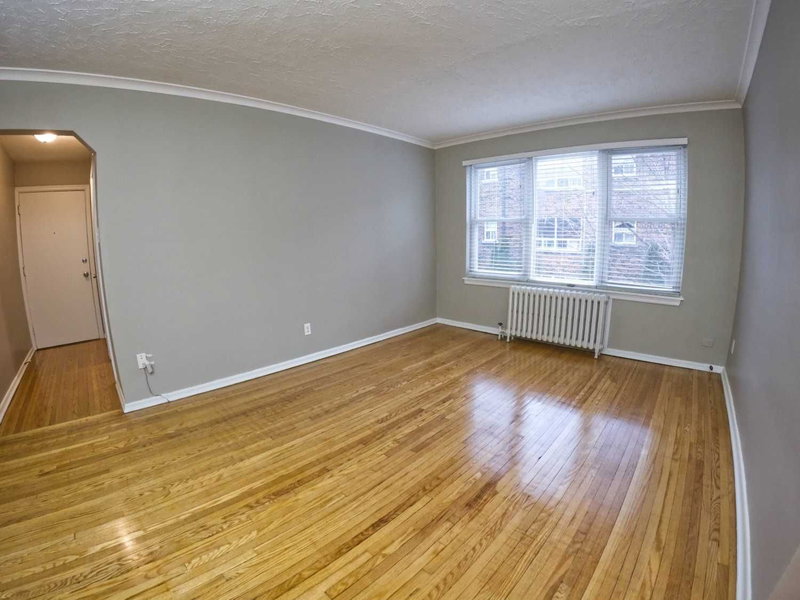 4 - 340 Lakeshore Rd W, Mississauga, L5H1H1 | Image 2