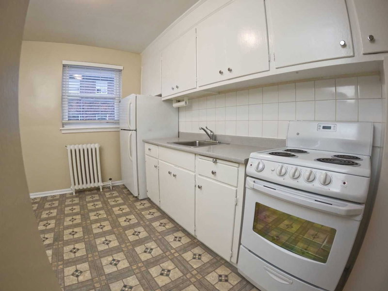 4 - 340 Lakeshore Rd W, Mississauga, L5H1H1 | Image 3