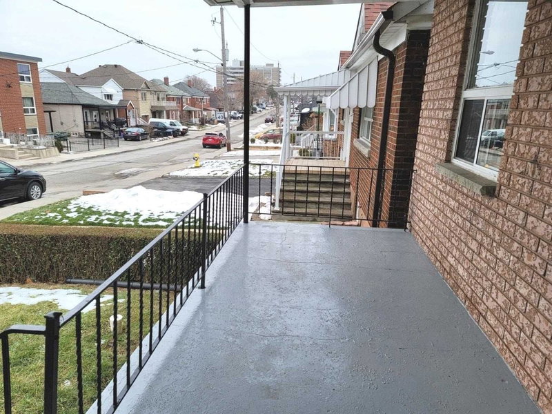 128 Dynevor Rd, Toronto, M6E 3X2 | Image 2