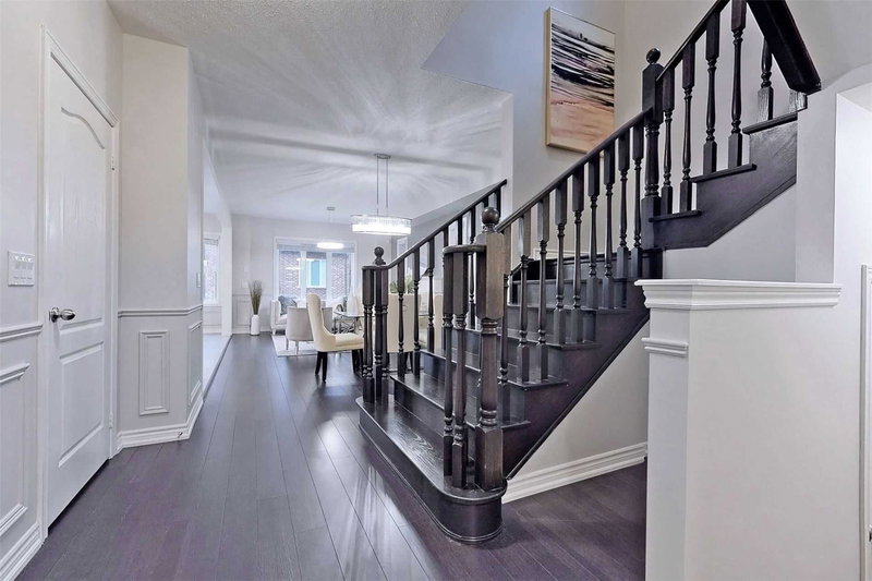 92 Colville Pl, Milton, L9E1G8 | Image 2