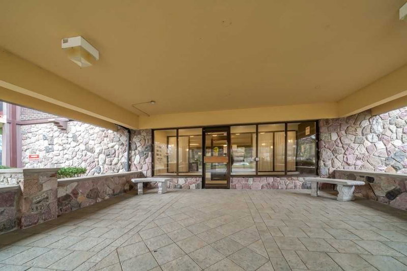 405 - 966 Inverhouse Dr, Mississauga, L5J4B6 | Image 3