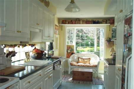 34 Lambeth Rd, Toronto, M9A2Y7 | Image 2