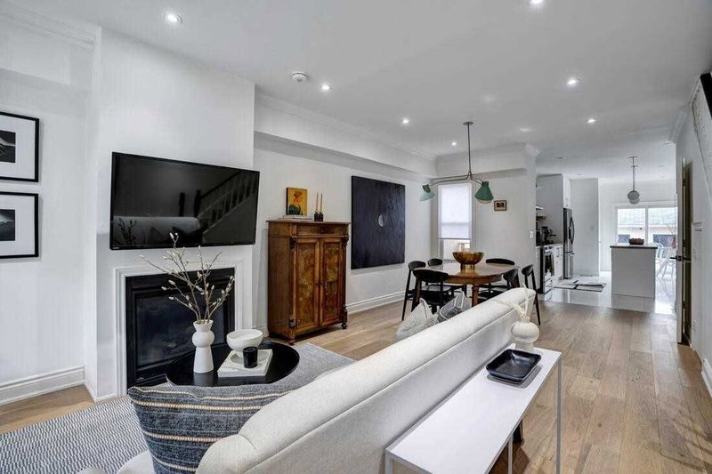 15 Melville Ave, Toronto, M6G1Y1 | Image 3