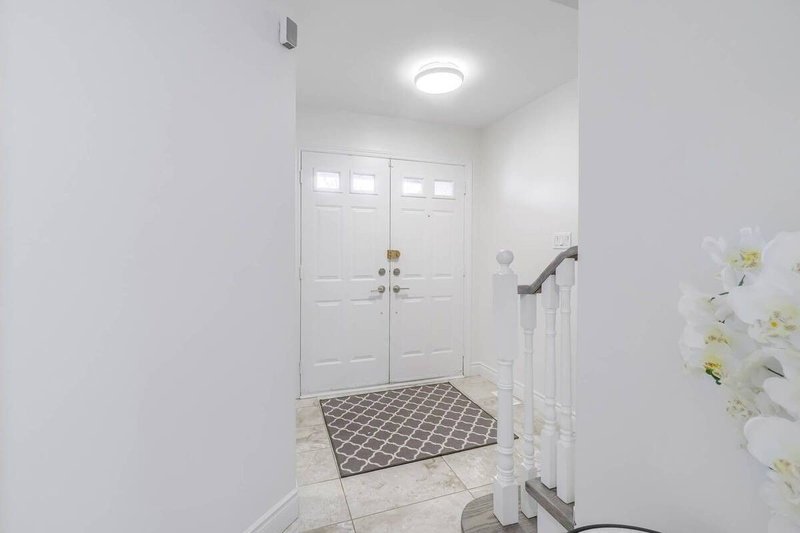 129 Richwood Cres, Brampton, L6X4N3 | Image 3