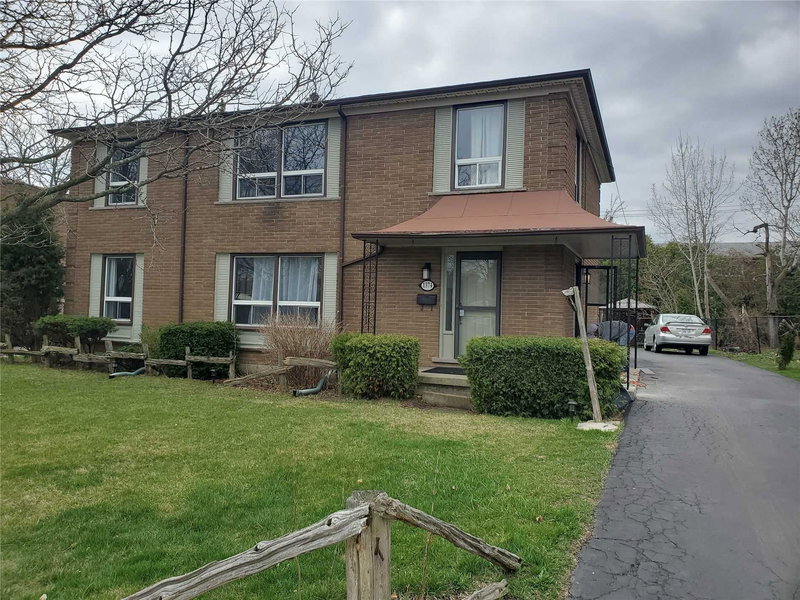 Upper - 1374 Charles Dr, Burlington, L7P2C9 | Image 2