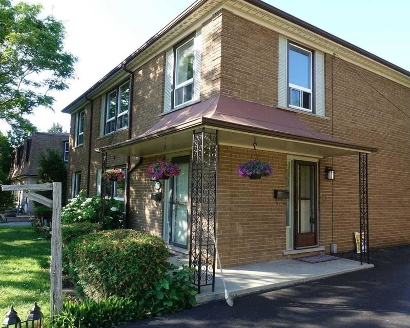 Upper - 1374 Charles Dr, Burlington, L7P2C9 | Image 3