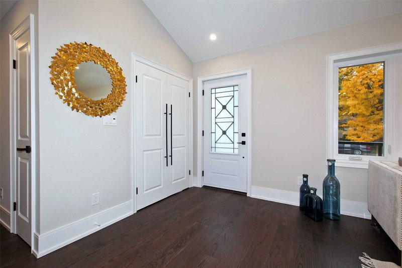 17 Pioneer Dr, Mississauga, L5M1G8 | Image 2