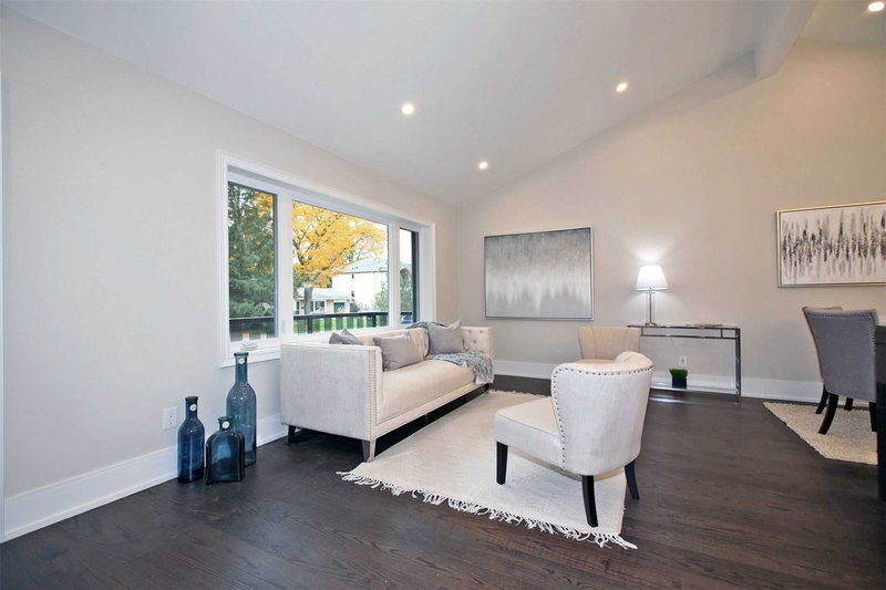 17 Pioneer Dr, Mississauga, L5M1G8 | Image 3