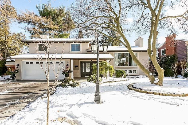 207 Penn Dr, Burlington, L7N 2B6 | Image 2