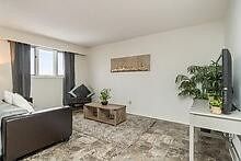 70 Courtleigh Sq, Brampton, L6Z1J3 | Image 2