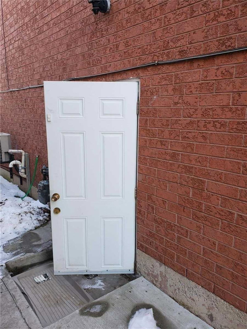 2 - 14 Tina Crt, Brampton, L6Y4M6 | Image 2