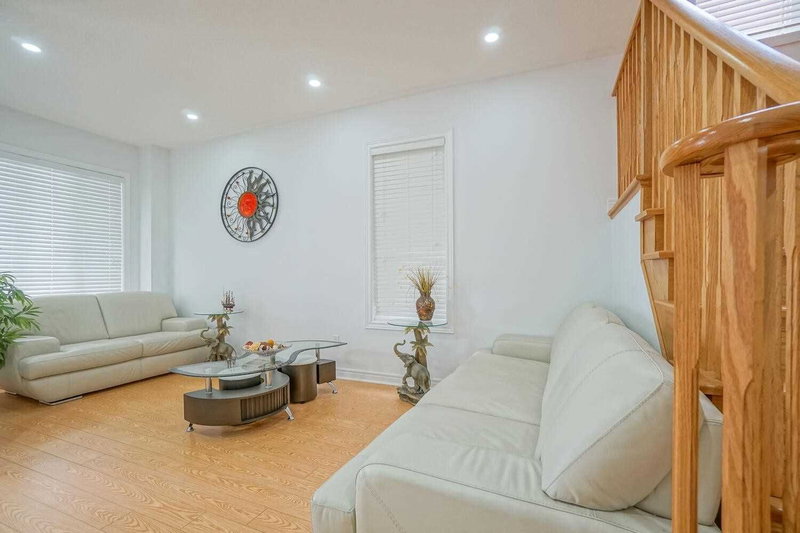 4 Callalily Rd, Brampton, L7A0M1 | Image 3