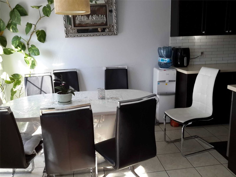 15 Eagle Trace Dr, Brampton, L6R0L5 | Image 3