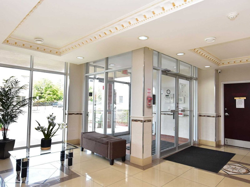 520 - 7405 Goreway Dr, Mississauga, L4T0A2 | Image 2