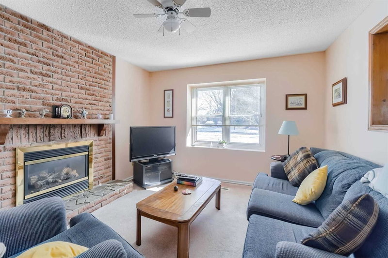 64 Somerset Dr, Brampton, L6Z1C5 | Image 2