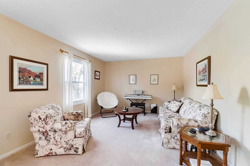64 Somerset Dr, Brampton, L6Z1C5 | Image 3