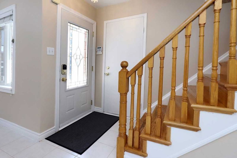 5 Creekwood Dr, Brampton, L7A1G6 | Image 2