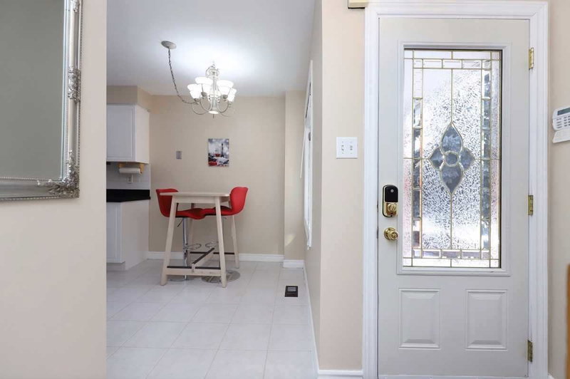 5 Creekwood Dr, Brampton, L7A1G6 | Image 3