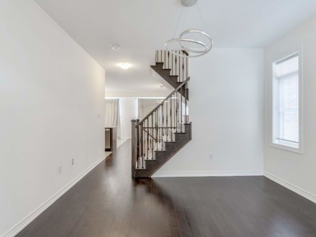 28 Faders Dr W, Brampton, L7A4Y2 | Image 3