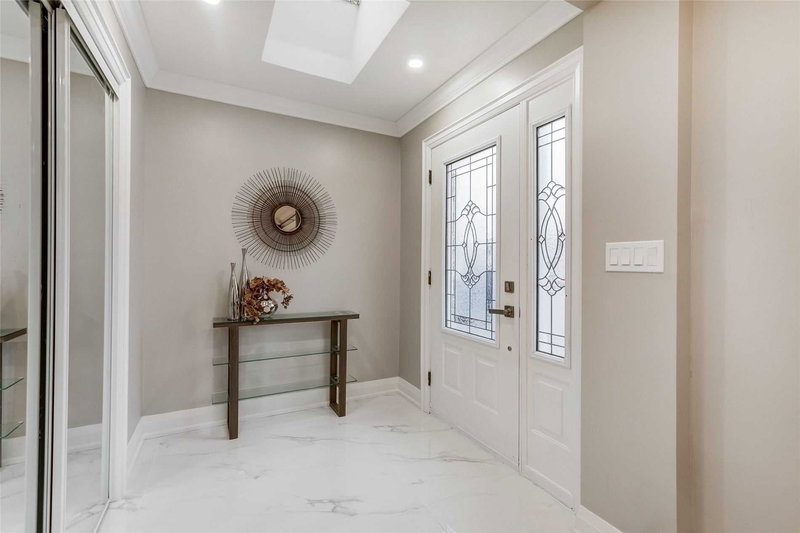 137 Avondale Blvd, Brampton, L6T1H5 | Image 3