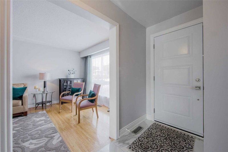 65 Cloverdale Dr, Brampton, L6T2T5 | Image 3