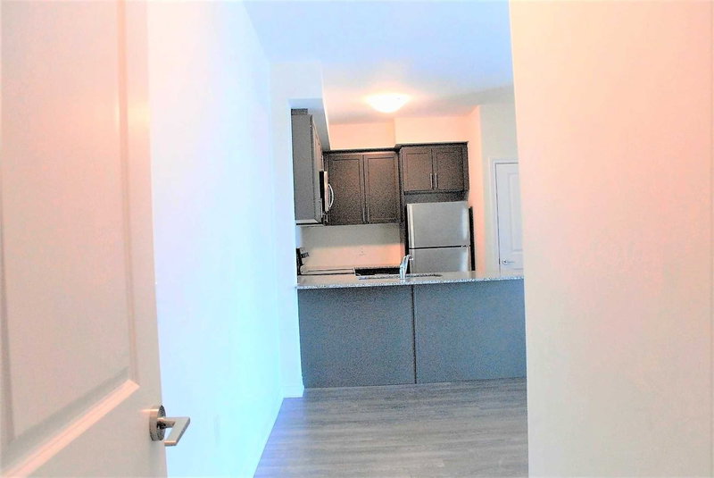 305 - 2375 Bronte Rd, Oakville, 16M1P5 | Image 3