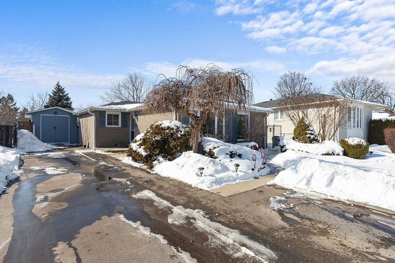 39 Flavian Cres, Brampton, L6T3P2 | Image 3