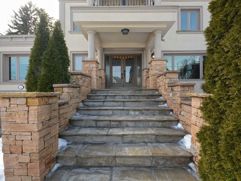 2514 Sharon Cres, Mississauga, L5C1Y8 | Image 2