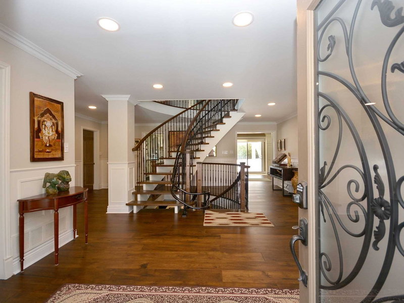 2514 Sharon Cres, Mississauga, L5C1Y8 | Image 3