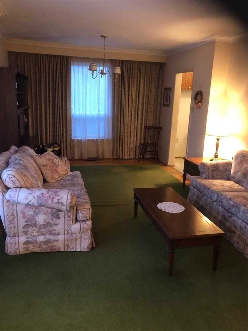 36 Mclaughlin Rd N, Brampton, L6X 1Y5 | Image 2