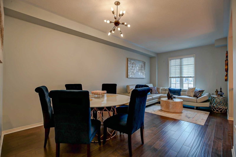 647 Courtney Valley Rd, Mississauga, L5V0C4 | Image 3