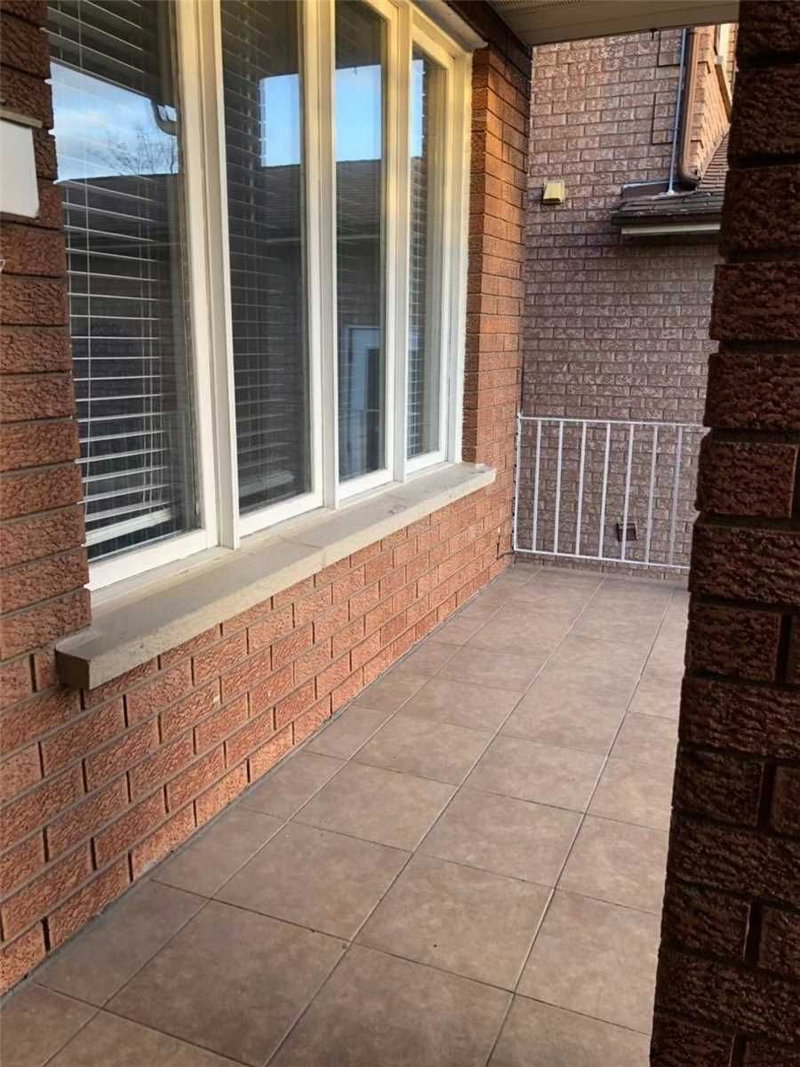 4255 Wakefield Cres, Mississauga, L5C4M5 | Image 3