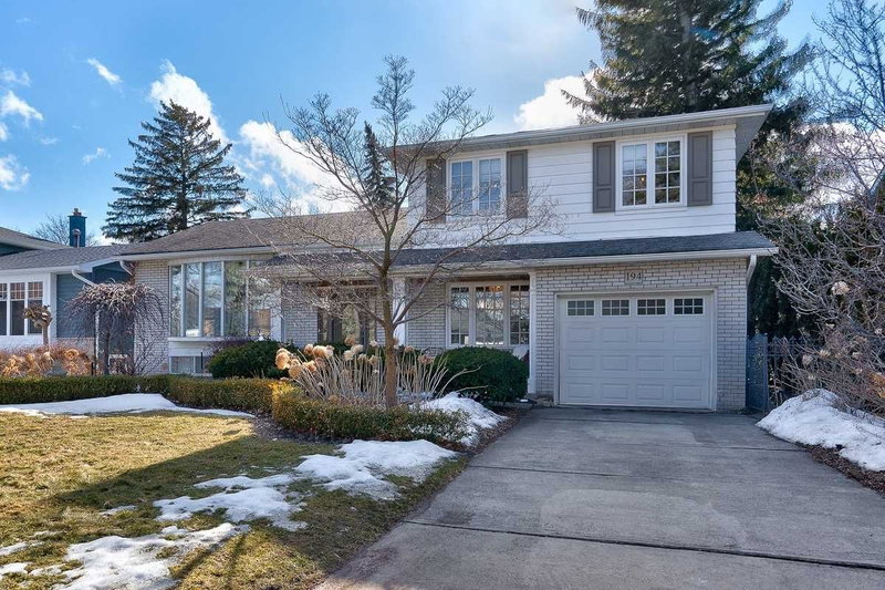 194 Solingate Dr, Oakville, L6L 3T1 | Image 2
