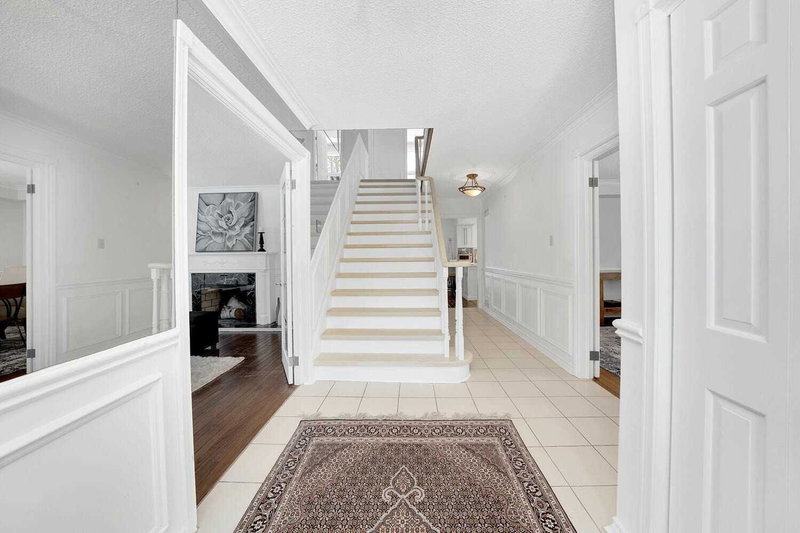 62 Gibson Lake Dr, Caledon, L7E4B2 | Image 2