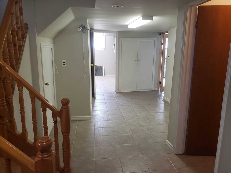 Bsmt - 15 Hamlyn Cres, Toronto, M9B1Y9 | Image 2