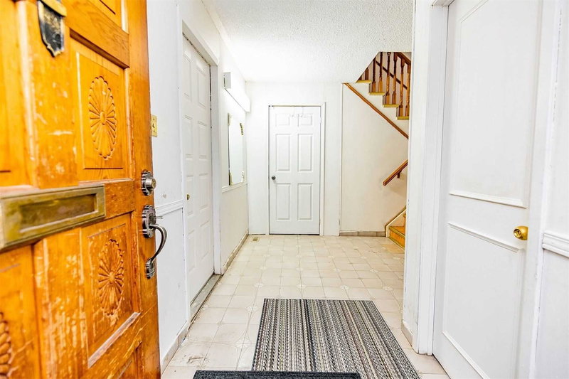 7610 Anaka Dr, Mississauga, L4T3H7 | Image 3