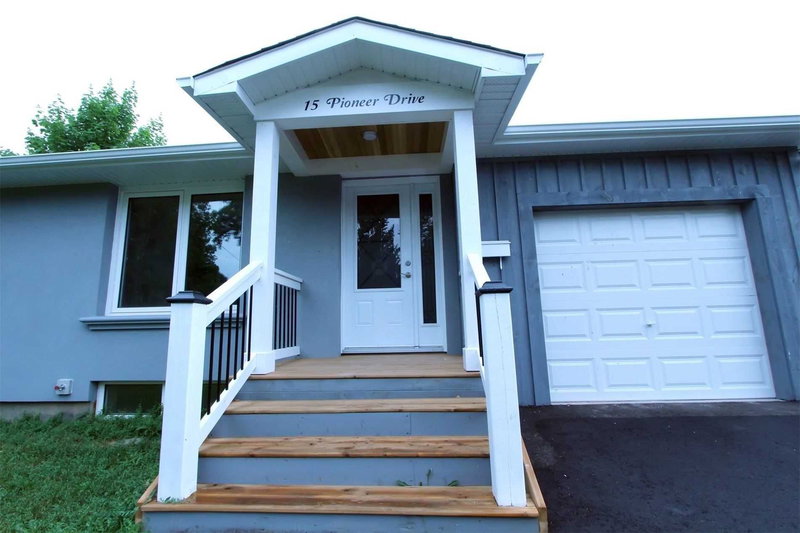 15 Pioneer Dr, Mississauga, L5M1G8 | Image 2