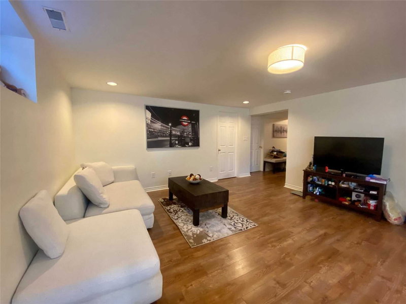 18 Shadowbrook Dr, Toronto, M9B5K9 | Image 2