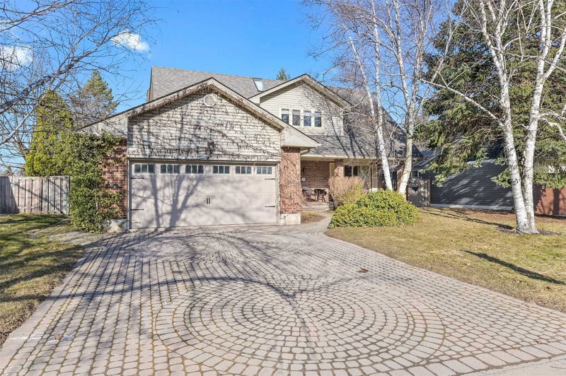 253 Mccraney St W, Oakville, L6H 3A9 | Image 2