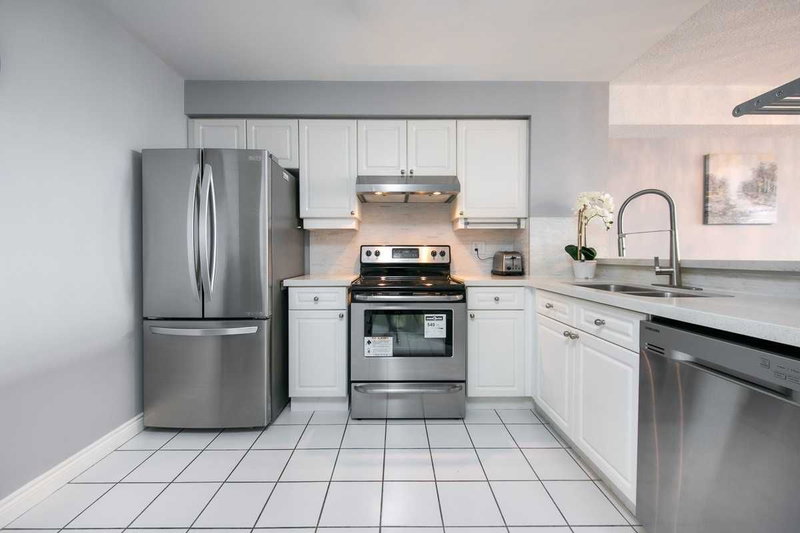 1503 - 1276 Maple Crossing Blvd, Burlington, L7S2J9 | Image 3